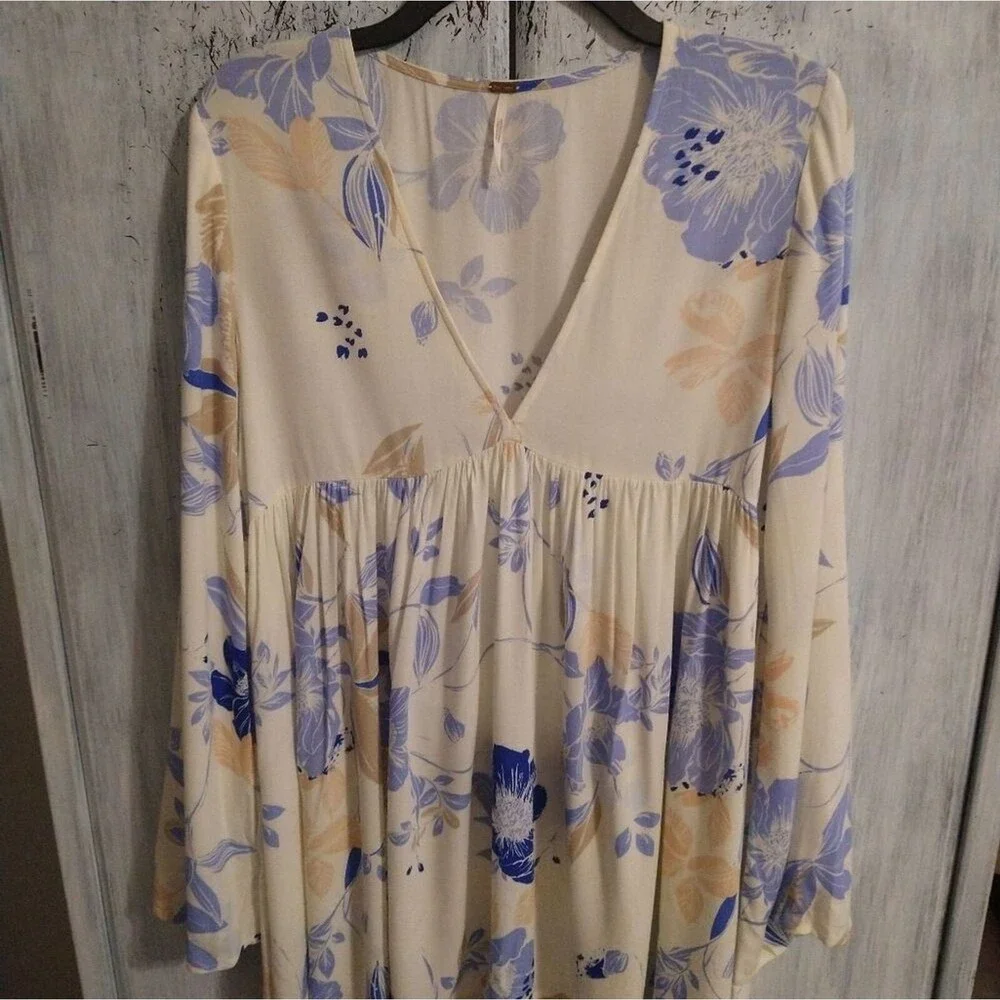 Free people  V-neck Floral top Xs boho Cottagecore feminine
